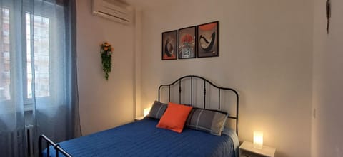 Bedroom, air conditioner