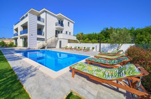 Property building, Swimming pool