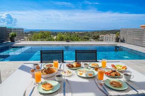 Food and drinks, Pool view, Swimming pool