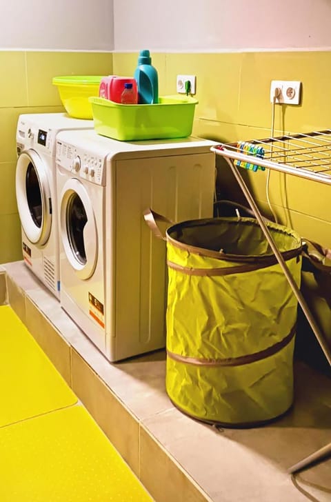 On site, Location, laundry, washing machine, dryer