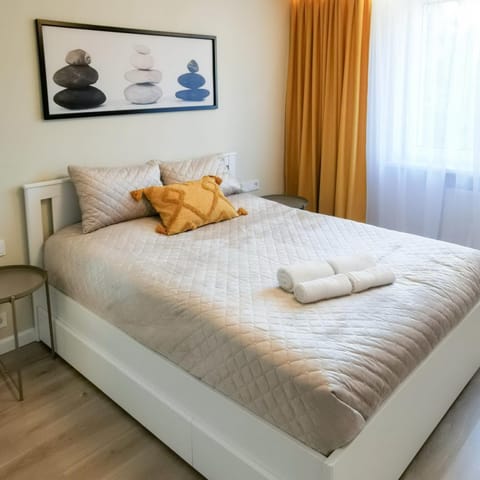 Bed, Bedroom, furniture, towels