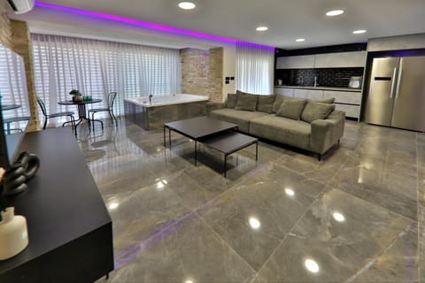 Kitchen or kitchenette, Seating area