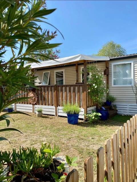 La Paillote de Claire Campground/ 
RV Resort in La Roque-d'Anthéron