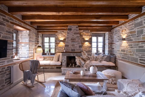 Communal lounge/ TV room, TV and multimedia, Living room, Photo of the whole room, Seating area, Evening entertainment, flat iron