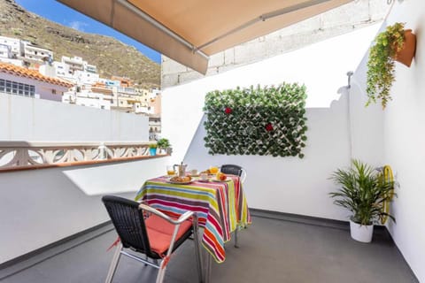 Patio, Day, Natural landscape, View (from property/room), Balcony/Terrace, Living room, Seating area, Dining area, Mountain view