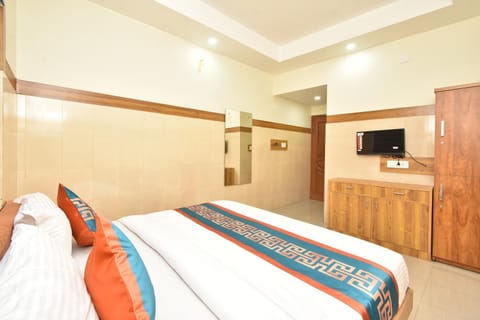 Bed, TV and multimedia, Bedroom, wardrobe