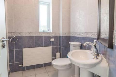 Country Setting in the Middle of Dingle Town. House in Dingle