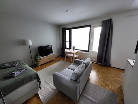 Bed, TV and multimedia, Living room, Photo of the whole room, Seating area, Bedroom