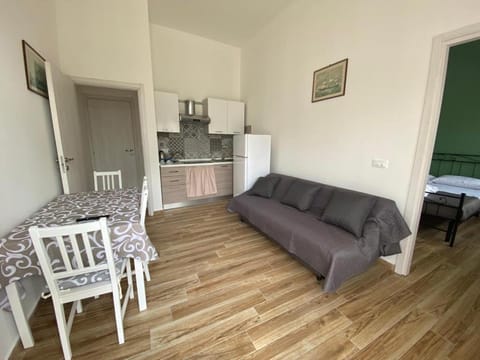 Kitchen or kitchenette, Seating area, Dining area, stove