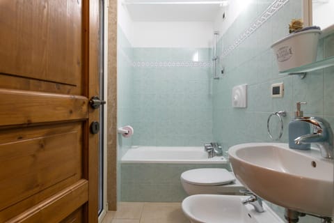 Shower, Toilet, Bathroom, Bath