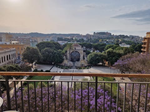 Nearby landmark, Day, Balcony/Terrace, City view
