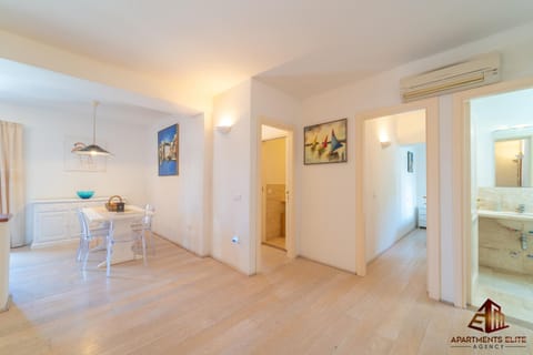 Living room, air conditioner