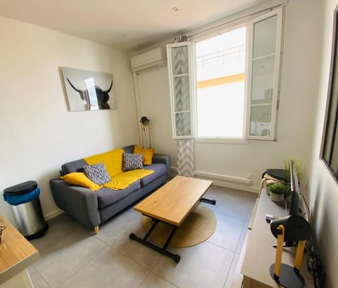 Living room, air conditioner