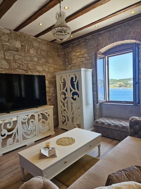 Luxury Seafront Suite Fabri Apartment in Vis