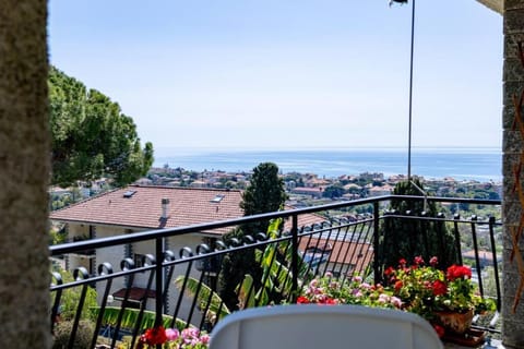 Seaview - Deluxe apartment - Billiard - Pool in July and August - AC in the Bedrooms Apartment in Vallecrosia