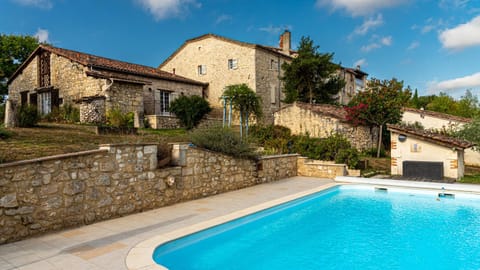 Property building, Day, Pool view, Swimming pool