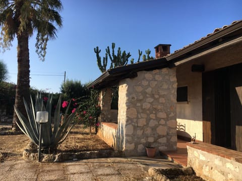 Property building, Day, Garden, Garden view