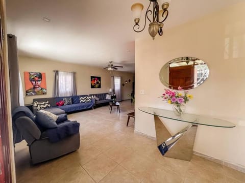 Communal lounge/ TV room, TV and multimedia, Living room, Seating area