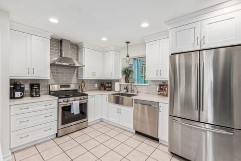 Cozy Tempe Casa with Heated Pool 5 Minutes to ASU House in Tempe