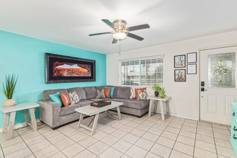 Cozy Tempe Casa with Heated Pool 5 Minutes to ASU House in Tempe