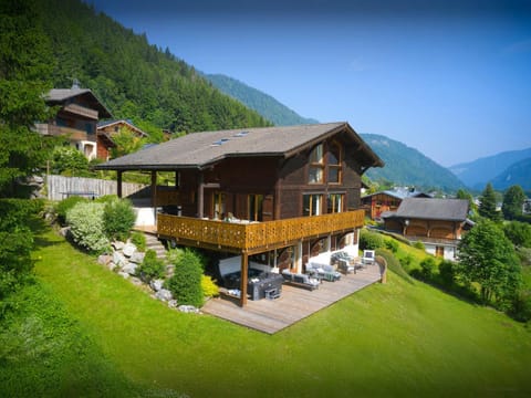 Property building, Day, Natural landscape, Summer, View (from property/room), Mountain view