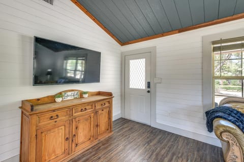 Pet-Friendly Texas Home with Furnished Patio and Grill House in Possum Kingdom Lake