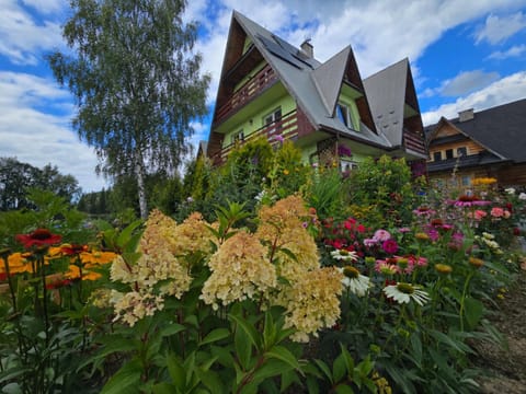 Property building, Day, Garden, Garden view