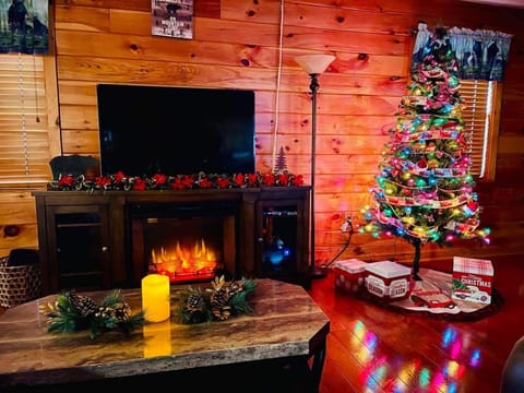 Smoky Mountain Enchanting Haven 3BR2BA Cabin Cabin in Sevier County