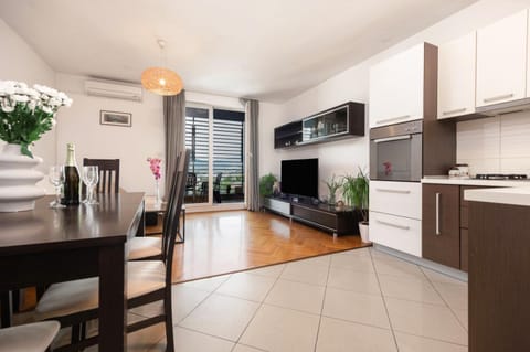 TV and multimedia, Kitchen or kitchenette, Living room, Seating area, Dining area, Evening entertainment, pet friendly, stove