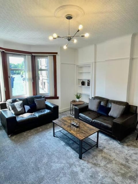 Large 2 bed near Glasgow Airport Apartment in Paisley