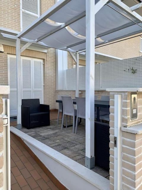 Property building, Patio, Dining area