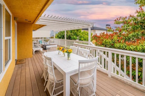 Sunlit La Jolla Village Gem with Peak Ocean Views House in La Jolla