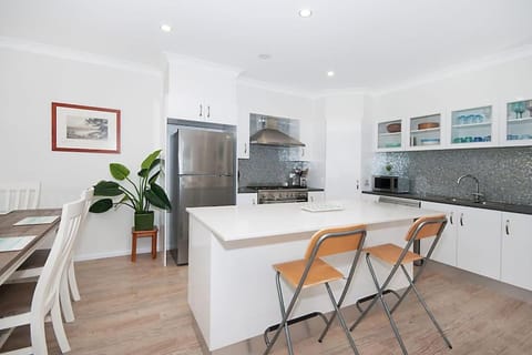 Kitchen or kitchenette, pet friendly, stove
