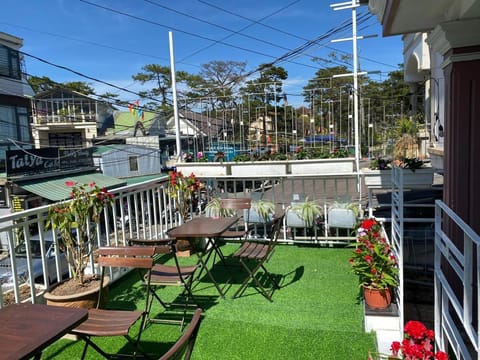 Patio, Day, Natural landscape, View (from property/room), Balcony/Terrace