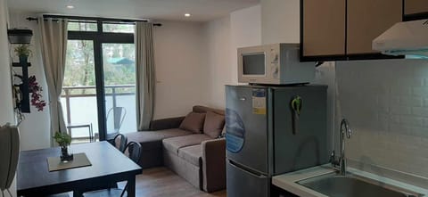 Kitchen or kitchenette, Living room, hair dresser