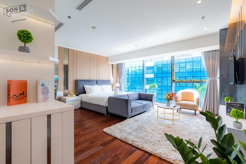 Bed, TV and multimedia, Kitchen or kitchenette, Living room, Photo of the whole room, Seating area, Dining area, Bedroom