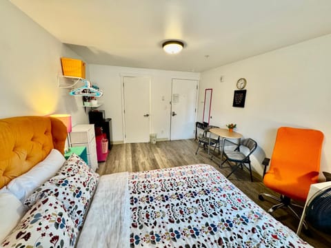 Bed, Photo of the whole room, Seating area, Bedroom, wardrobe