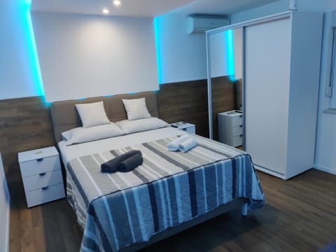 Bed, Bedroom, wardrobe