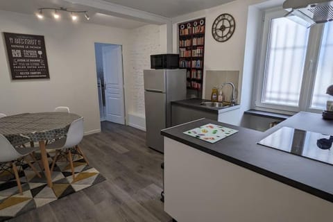 Kitchen or kitchenette, Seating area, Dining area, minibar