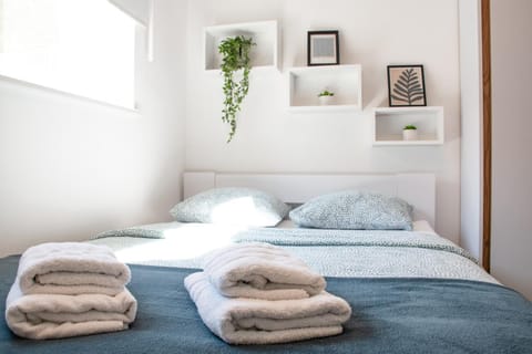 Bed, Photo of the whole room, Bedroom, towels