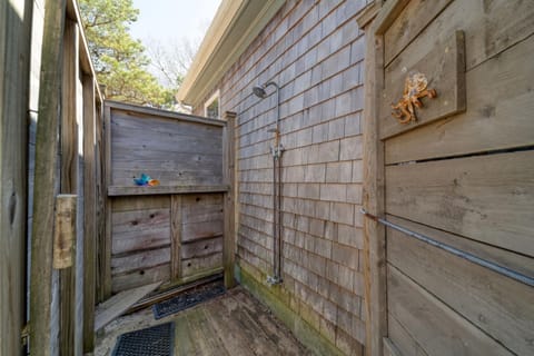 4 Bedroom Home by Leavetown Vacations House in North Eastham