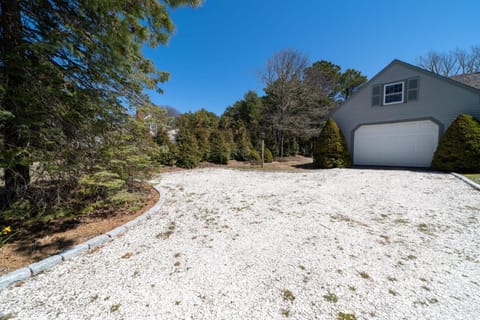 4 Bedroom Home by Leavetown Vacations House in North Eastham