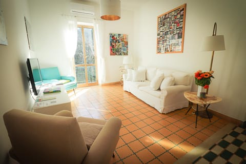 Communal lounge/ TV room, TV and multimedia, Living room, Seating area