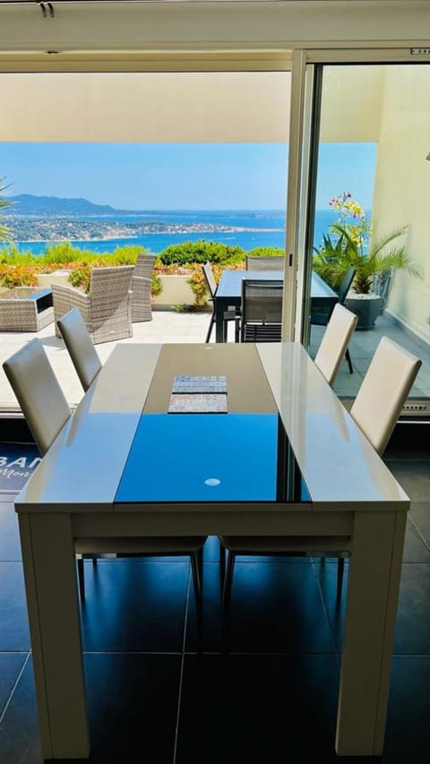 Patio, Day, Natural landscape, View (from property/room), Balcony/Terrace, Seating area, Dining area, Sea view