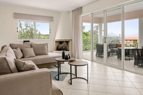 Patio, Balcony/Terrace, Living room, Seating area, Dining area