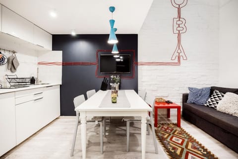 Kitchen or kitchenette, Seating area, Dining area
