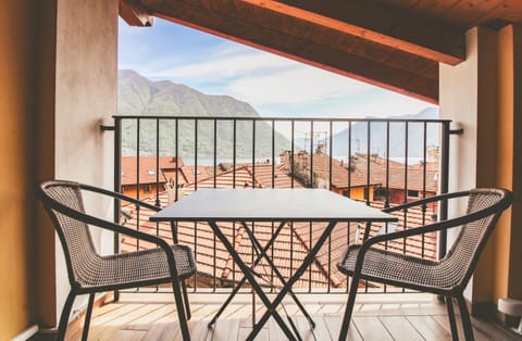 Day, Natural landscape, View (from property/room), Balcony/Terrace, Dining area, Mountain view