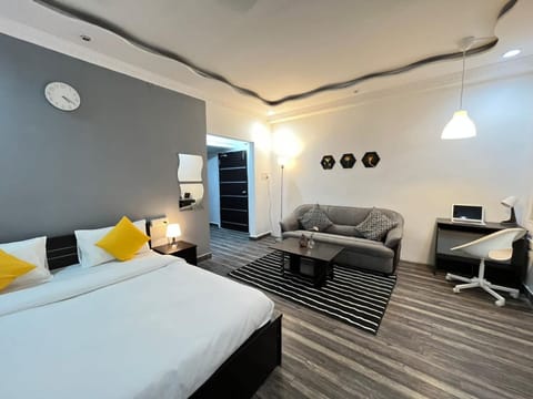 Bed, Kitchen or kitchenette, Living room, Photo of the whole room, Seating area, Bedroom, hair dresser, wardrobe