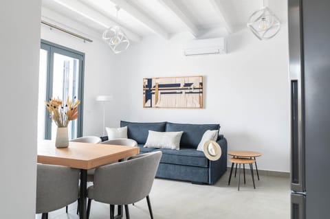 Seating area, Dining area, air conditioner