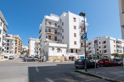 Property building, Neighbourhood, View (from property/room), City view, Street view, Parking